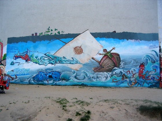 bemalte Hausfassade mit einem Segelschiff