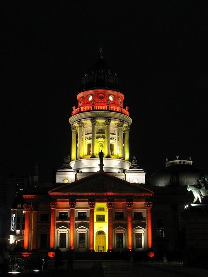 Deutscher Dom in Schwarz-Rot-Gold