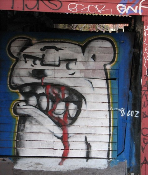 gemalter grimmig schauender Eisbär