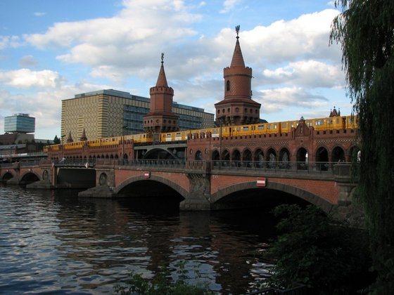 Oberbaumbrücke von der Kreuzberger Seite aus