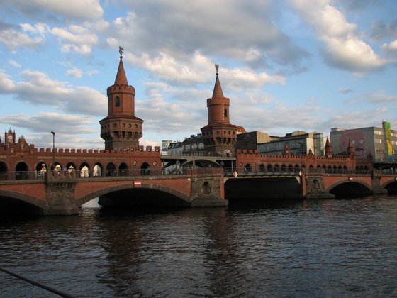 Oberbaumbrücke von der Friedrichshainer Seite