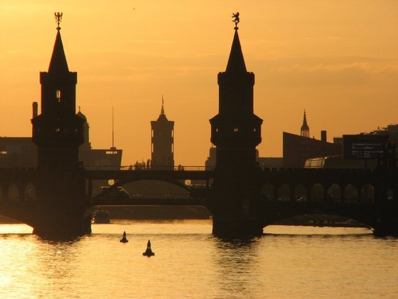 Oberbaumbrücke in der Abenddämmerung