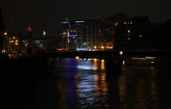Blick von der Monbijoubrücke bei Nacht