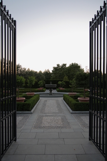 Toreingang zu einem Renaissancegarten, Springbrunnen