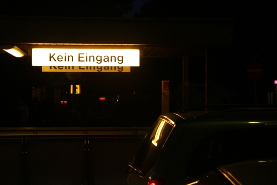 beleuchtetes Schild "Kein Eingang"