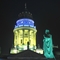 der Deutsche Dom blau und gelb angestrahlt, grün erleuchtete Schillerstatue im Vordergrund