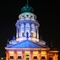 Französischer Dom am Gendarmenmarkt in Grün-Blau-Orange