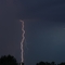 Blitze über Dächern, Regenfront