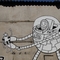 Wandmalerei: großer Roboter hält einen kleinen Roboter