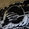 Wandmalerei: Mann feuert eine Bombe mit einer Schleuder